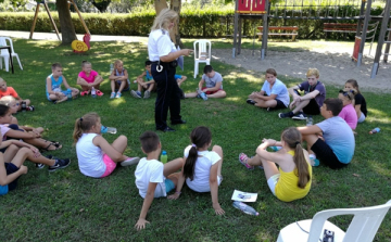  A rendőrség munkájával ismerkedtek a gyerekek