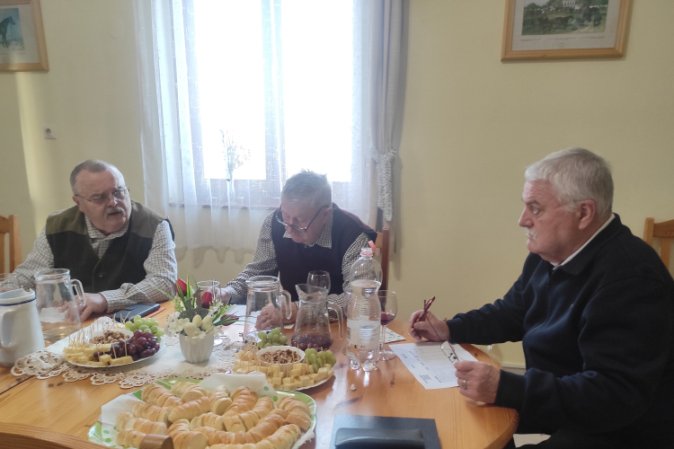 Bor- és pálinkaversenyt tartottak Várongon