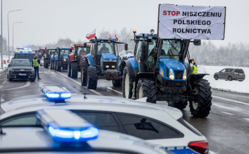 Tiltakozó lengyel gazdák eltorlaszolták az összes lengyel-ukrán határátkelőt