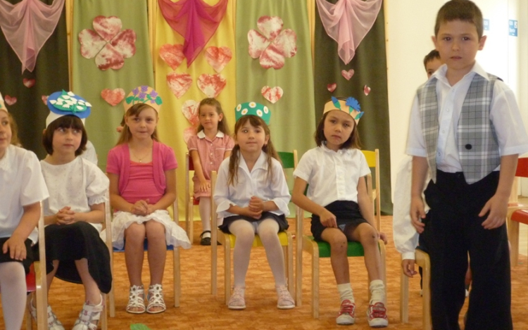 A Tüsi Süni csoport anyák napját ünnepelte