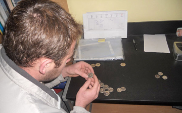 Ezüst pitykék két marékban!