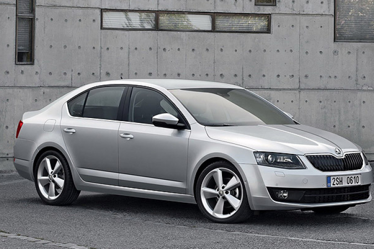 Bezárta barátnőjét az autóba