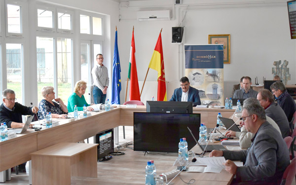 Munkahelyteremtés, útjavítási munkák és a gunarasi tábor felújítása – ülésezett a képviselő-testület Dombóváron
