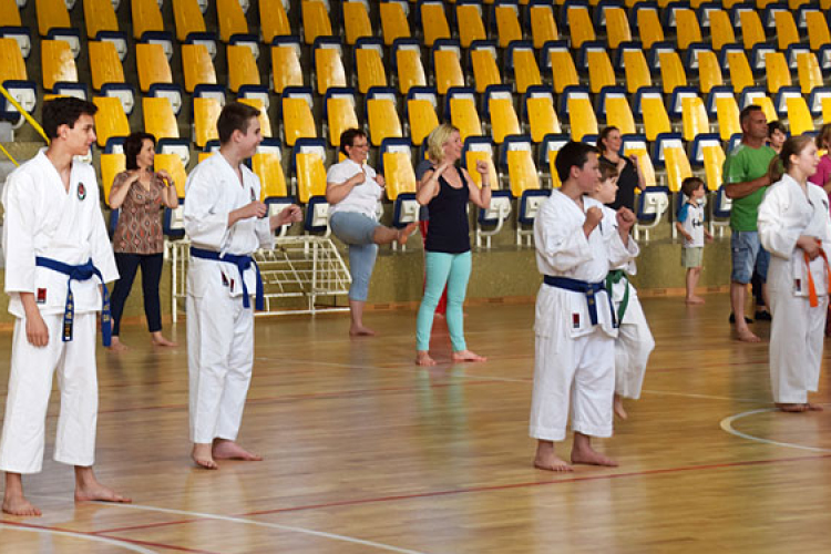 Nyílt edzésen lehetett ismerkedni a karatéval