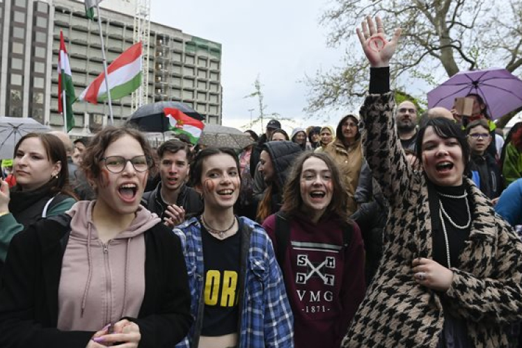 A pedagógusok státusztörvénye ellen demonstráltak Budapesten