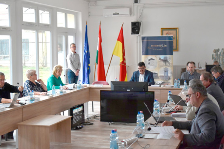 Munkahelyteremtés, útjavítási munkák és a gunarasi tábor felújítása – ülésezett a képviselő-testület Dombóváron