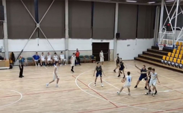 A Dombóvári Kosársuli KE junior csapata huszonkét óra alatt két mérkőzést játszott és mindkettőt meg is nyerte