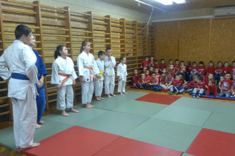 A Dombóvári Judo Klub a Szivárvány Oviban